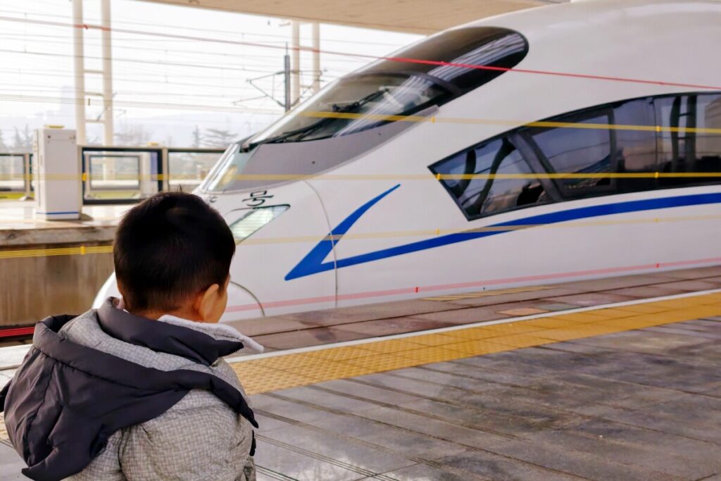 高速鉄道に「子連れ車両」設置の提案、中国ネットで賛否両論