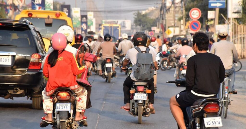 「友人と行く」カンボジアで行方不明　福岡だけで10人　無事祈る母