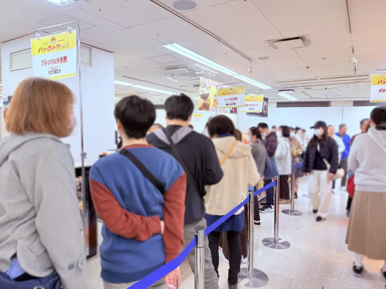 高知大丸で開催中の「さんのすけ厳選！パン＆スイーツフェス2026」の様子