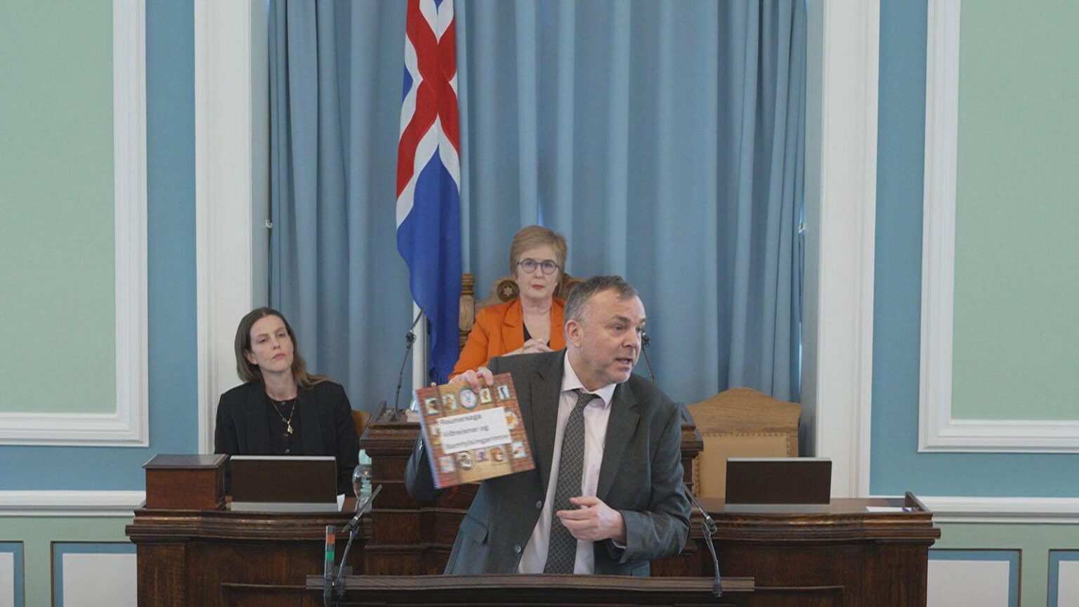 ジョン・ペトゥールによるもう一つの素晴らしいスピーチ：「ブリュッセルで痩せた、破産した大酒飲みの物語」