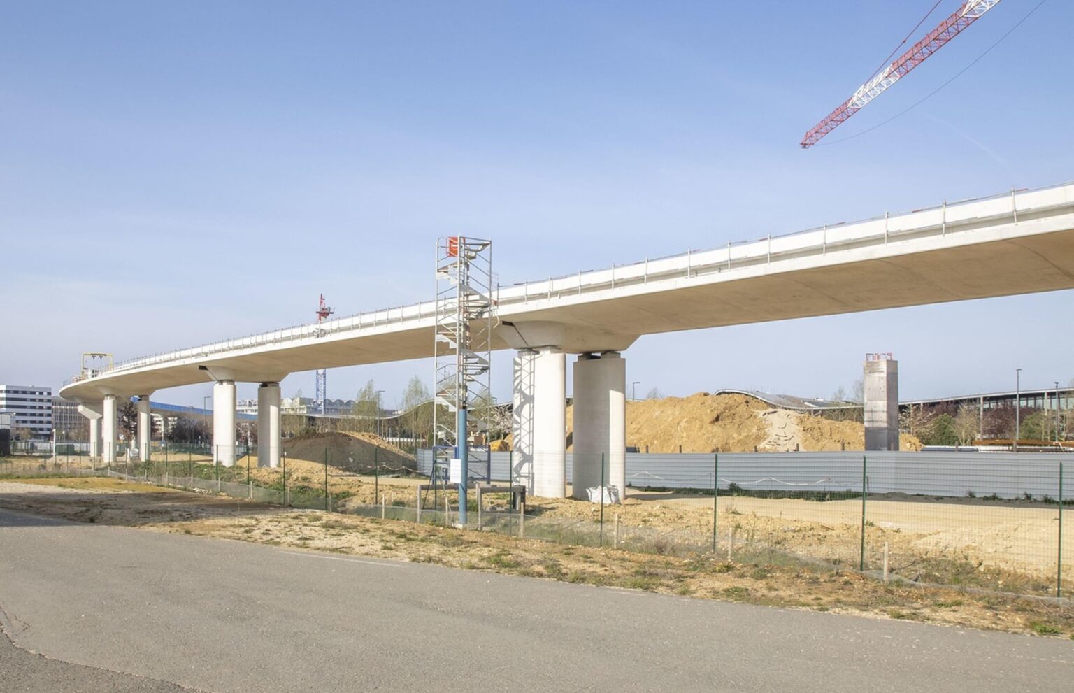 ダブリンで地下鉄を手に入れることができるのは、彼らが私たちに目隠しで強盗をすることができる場合だけです。フランス人にこのような立派な高架地下鉄をもっと安く建設してもらうことはできないだろうか。