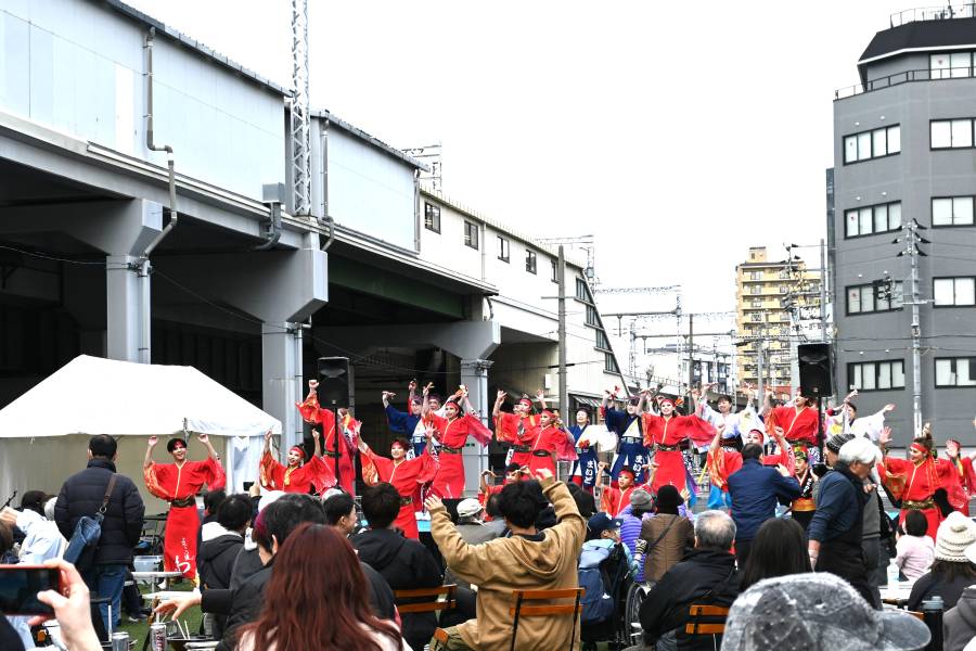 大阪市港区・弁天町駅前にくつろげる人工芝広場…再びイベントで賑わう「べんてんひろば」[PR] | Lmaga.jp