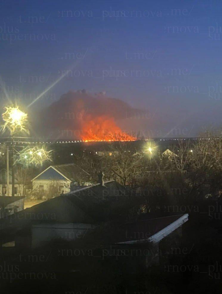 今、ロシアのクラスノダール地方の石油ターミナルで大規模火災