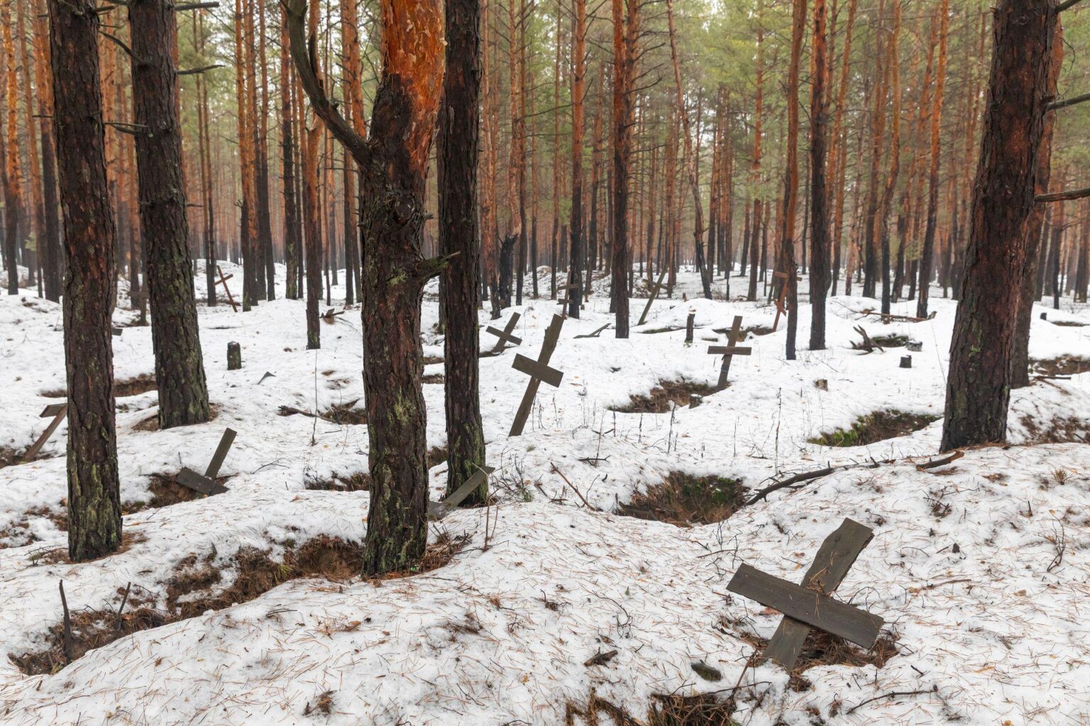 「ロシアのプロパガンダのための殺人」―ウクライナ、イジウムで戦争犯罪容疑で起訴された協力者13人を特定