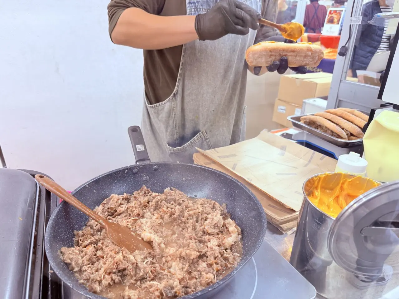 高知大丸で開催中の「さんのすけ厳選！パン＆スイーツフェス2026」の様子