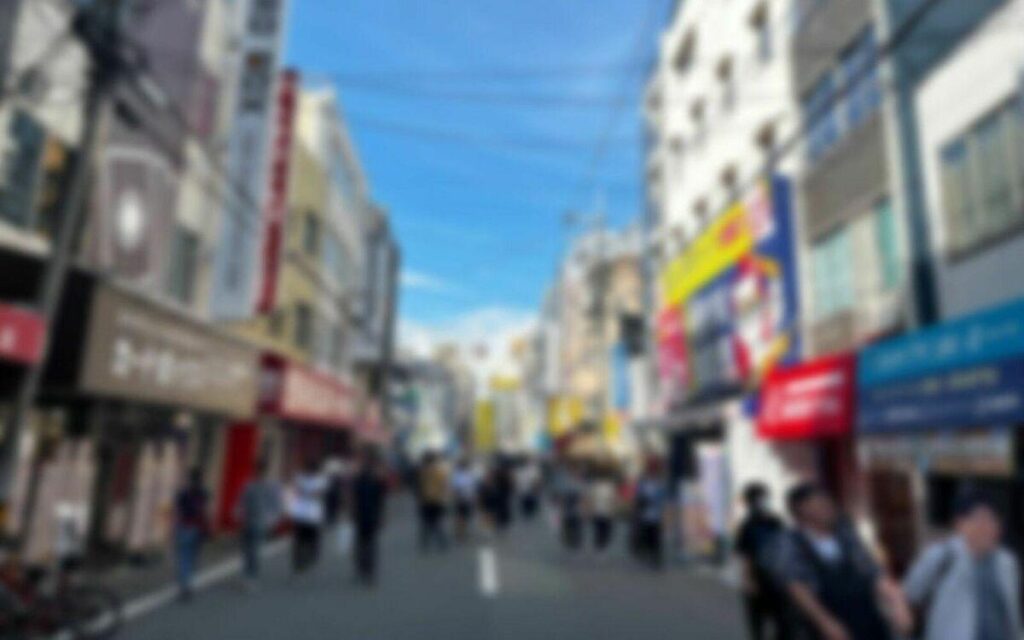 「はい、ごっくん」「何味？」自らの排泄物を“罰ゲーム”として食べさせ…大阪トレカ店“鬼畜リンチ犯”たちが法廷で言い放った呆れた主張 | 文春オンライン