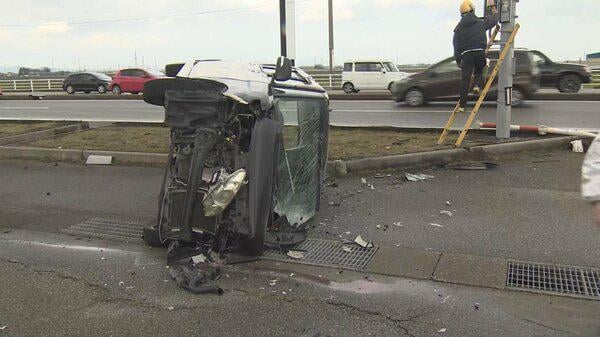 国道8号で車同士が衝突、中学生と女性会社員の親子が死亡 交差点で出会い頭の事故 富山県富山市