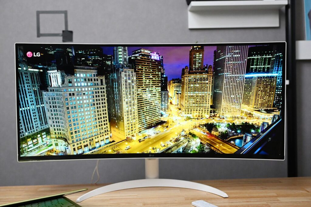 ただのモニターじゃない。仕事もエンタメも1台で、34型曲面「LGスマートモニター」レビュー | Gadget Gate ただのモニターじゃない。仕事もエンタメも1台で、34型曲面「LGスマートモニター」レビュー | Gadget Gate