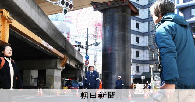 都会の地中から突きだした巨大管 発生12日後に、市がけが人を公表 [大阪府] - 朝日新聞