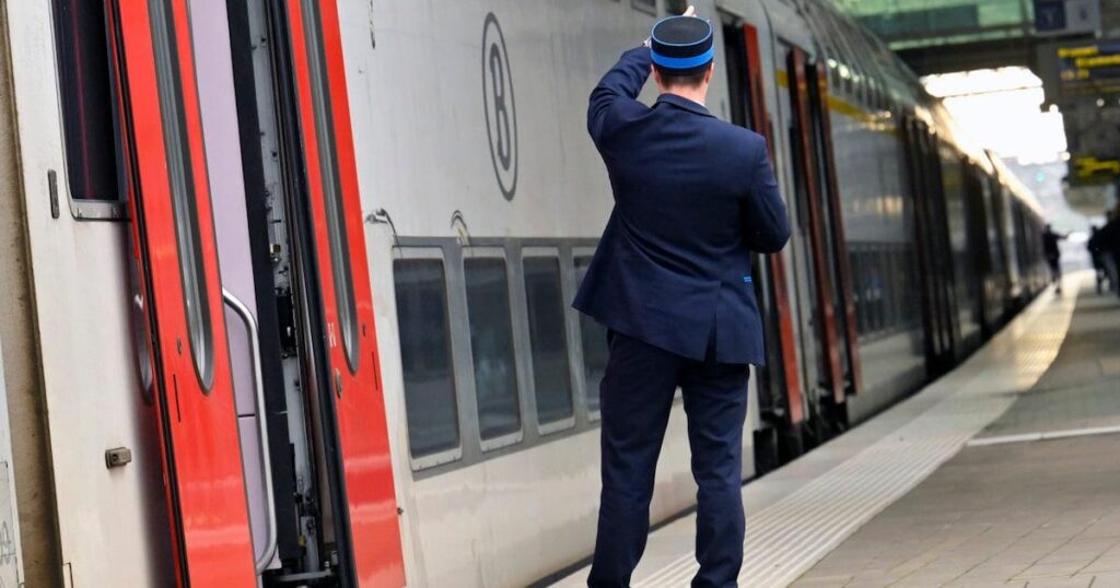 NMBS、7月1日から電車内での切符の販売を中止：「捕まった者は直ちに90ユーロの罰金を科せられる」