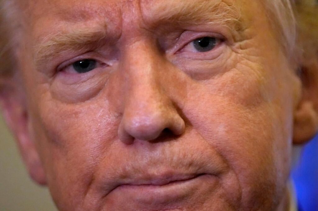 カントリースターがオムツを履いて認知症だと発言、ドナルド・トランプファン激怒