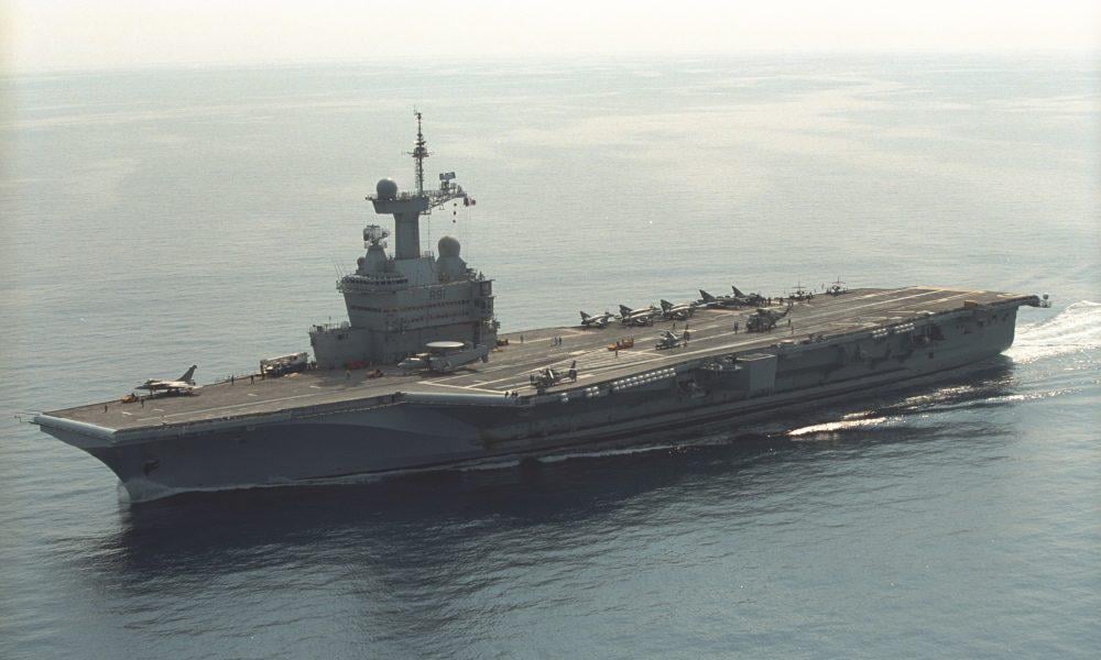 予算危機 – エマニュエル・マクロン大統領が将来の空母にオレンジ グルパマ アコー ホテル アリーナ レッドブル マトムットを指名