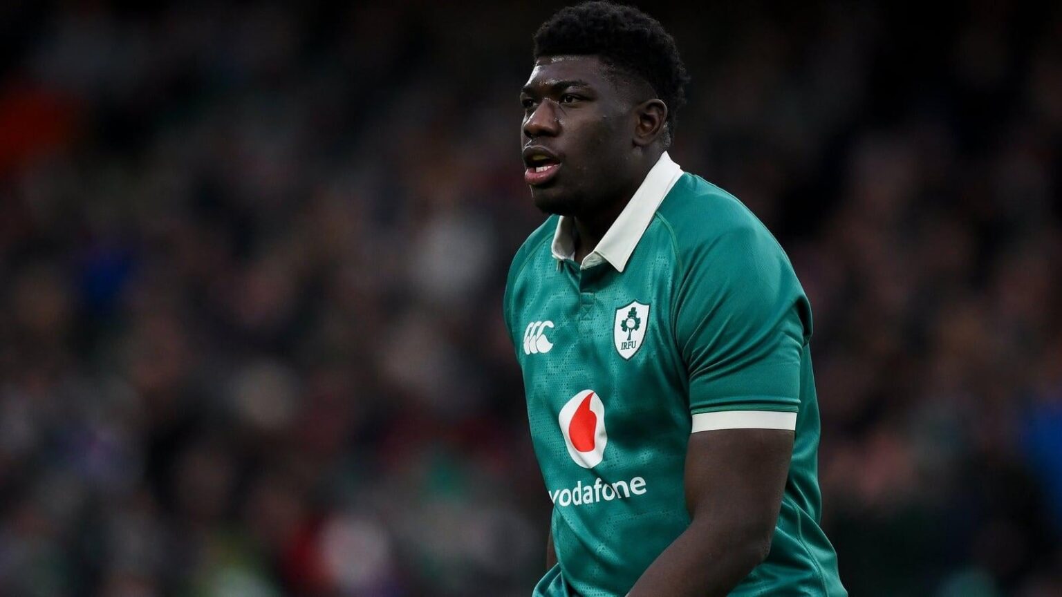 ソーシャルメディア上でのエドウィン・エドグボに対する人種差別的虐待は主にアイルランドを拠点とするアカウントからのものであった