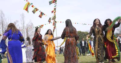 埼玉でクルドの新春祝う祭り開催　1500人踊り、市議らの妨害も