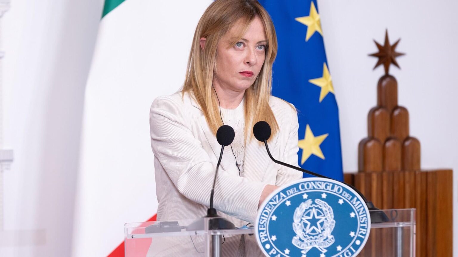 メローニ氏の選挙法はレンツィ氏の選挙法と非常に似ている（そして中道右派の勝利に貢献している）