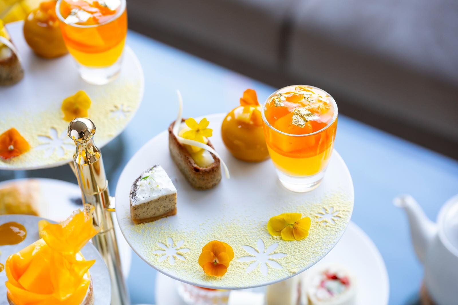 右から、みやざきヴェリーヌ、マンゴーショコラ、ティグレマンゴー、和紅茶のベイクドチーズケーキ