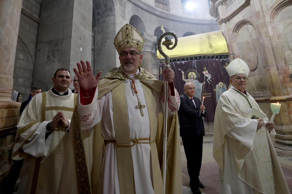 エルサレム、聖墳墓はピザバラとイエルポで禁止されています。彼らは聖墳墓教会で棕櫚主日のミサを祝うことを妨げられた