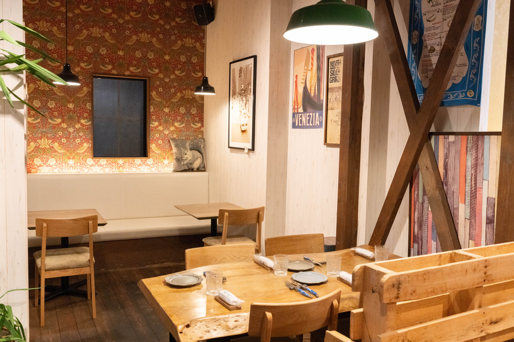 「Osteria Lo Stuzzichino（オステリア ロ ストゥッツキーノ）」　　店内画像２