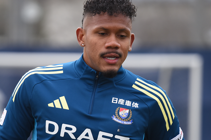 「もし監督に選ばれたら全力でプレーしたい」。全体練習をこなしたジェイソン・キニョーネスの先発出場が有力に [百年構想リーグ6節 ジェフ千葉戦プレビュー] - targma.jp