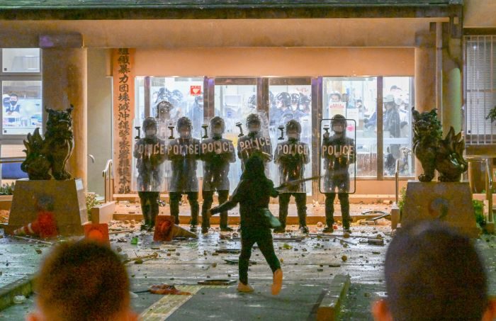 沖縄署襲撃　「首謀者」男性に404万円賠償命令　那覇地裁沖縄支部