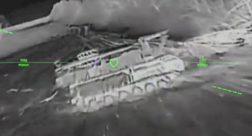 ウクライナのドローンがクリミアでS-300PMとS-400システムを誘導するロシアの64N6ナドグロボクレーダーを攻撃（ビデオ）