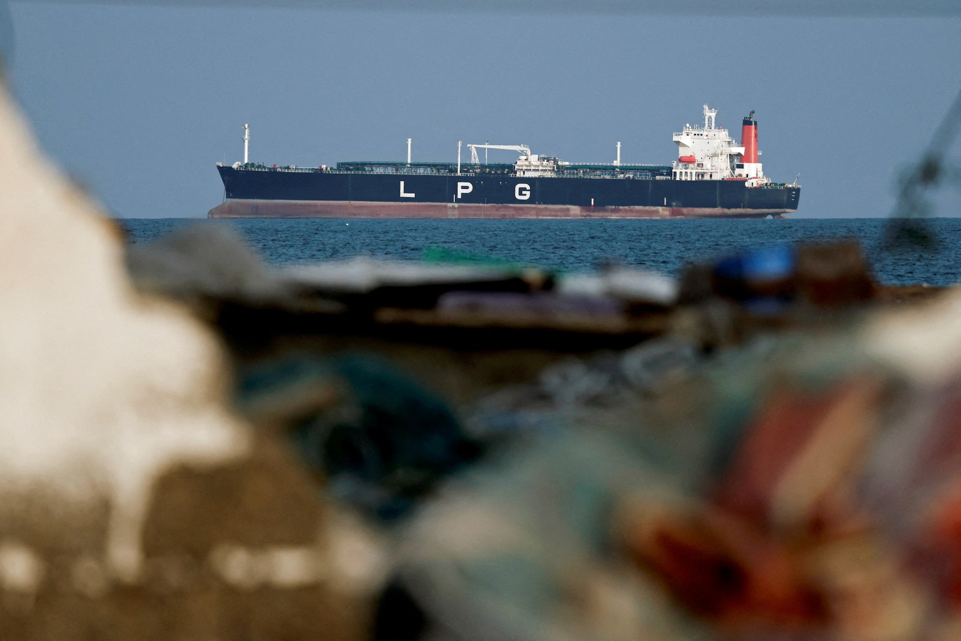 ホルムズ海峡、イラン海軍と調整なら航行可能＝外務省