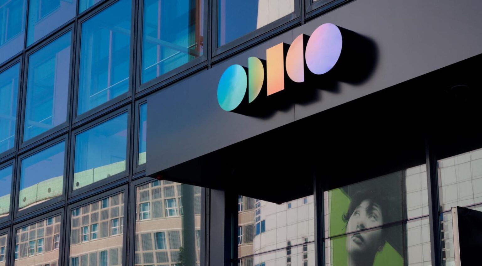 オディド氏はルーターのデータもアメリカの AI 企業に転送していた