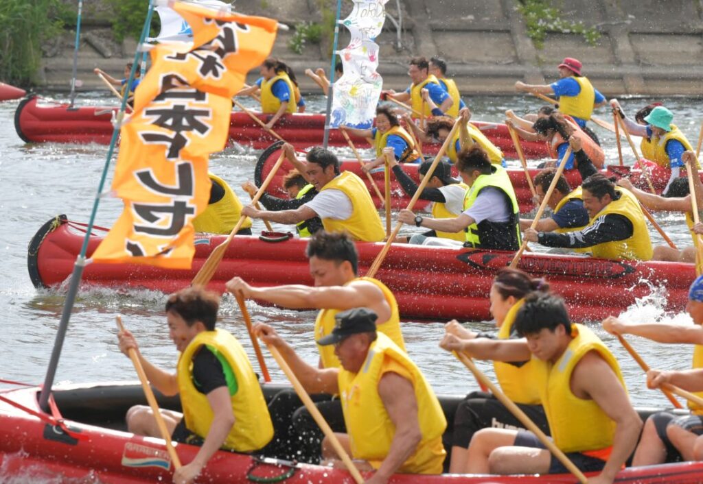 鬼怒川流域交流Eボート茨城県大会 下妻市が一般・小学生参加チーム募集 5月17日開催、申し込みは4月17日まで | とりぷれ 鬼怒川を舞台に行われた茨城国体デモンストレーションスポーツのEボート=2019年5月19日、下妻市鎌庭