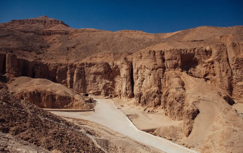 古代エジプトにインド人観光客? 王家の谷の落書きが示す2000年前の旅の痕跡 | ARTnews JAPAN(アートニュースジャパン) 古代エジプトにインド人観光客? 王家の谷の落書きが示す2000年前の旅の痕跡 | ARTnews JAPAN(アートニュースジャパン)