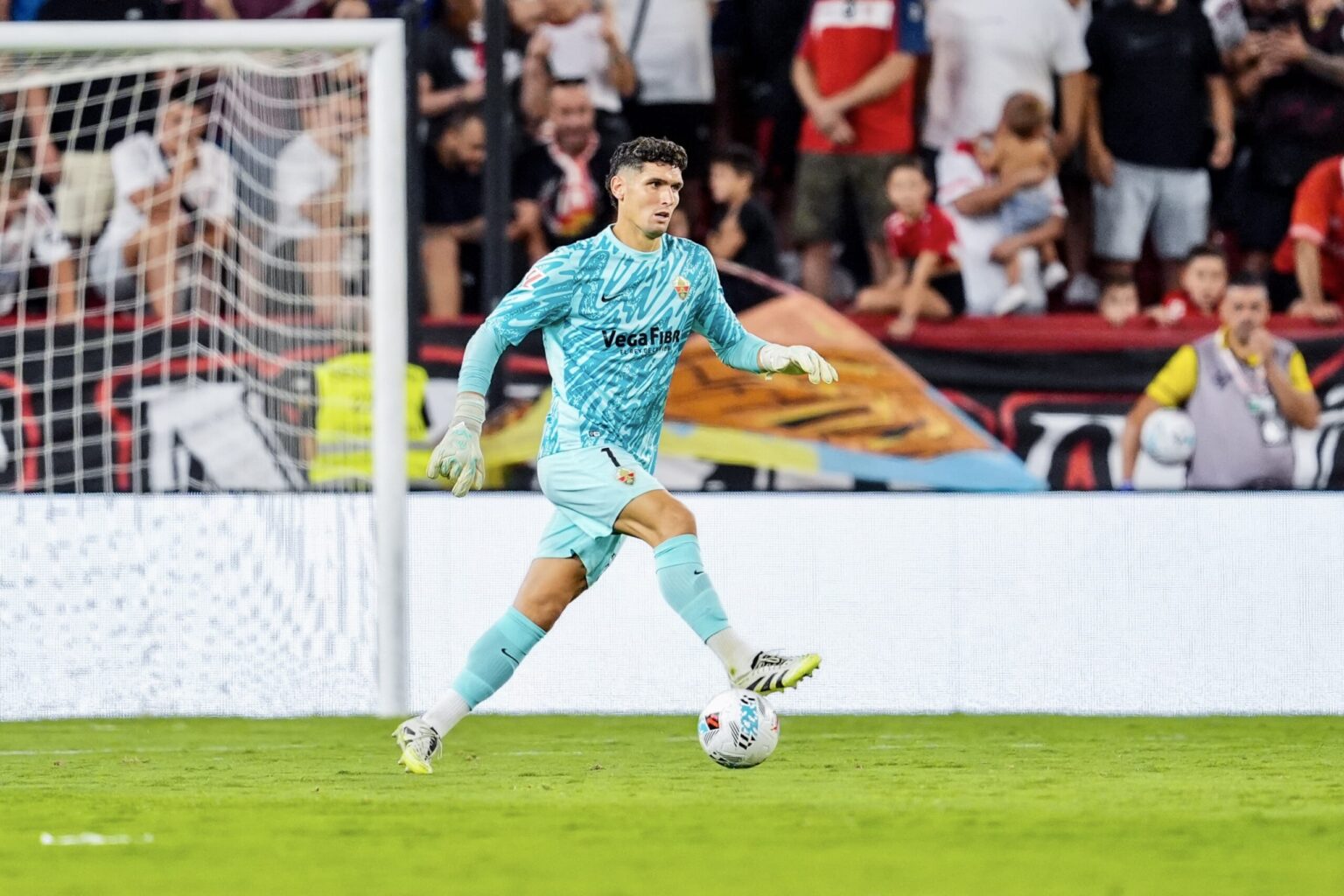 「GKのセントラルMF化」は革命的新戦術になり得るか？スペイン4部で始まった実験 - footballista | フットボリスタ