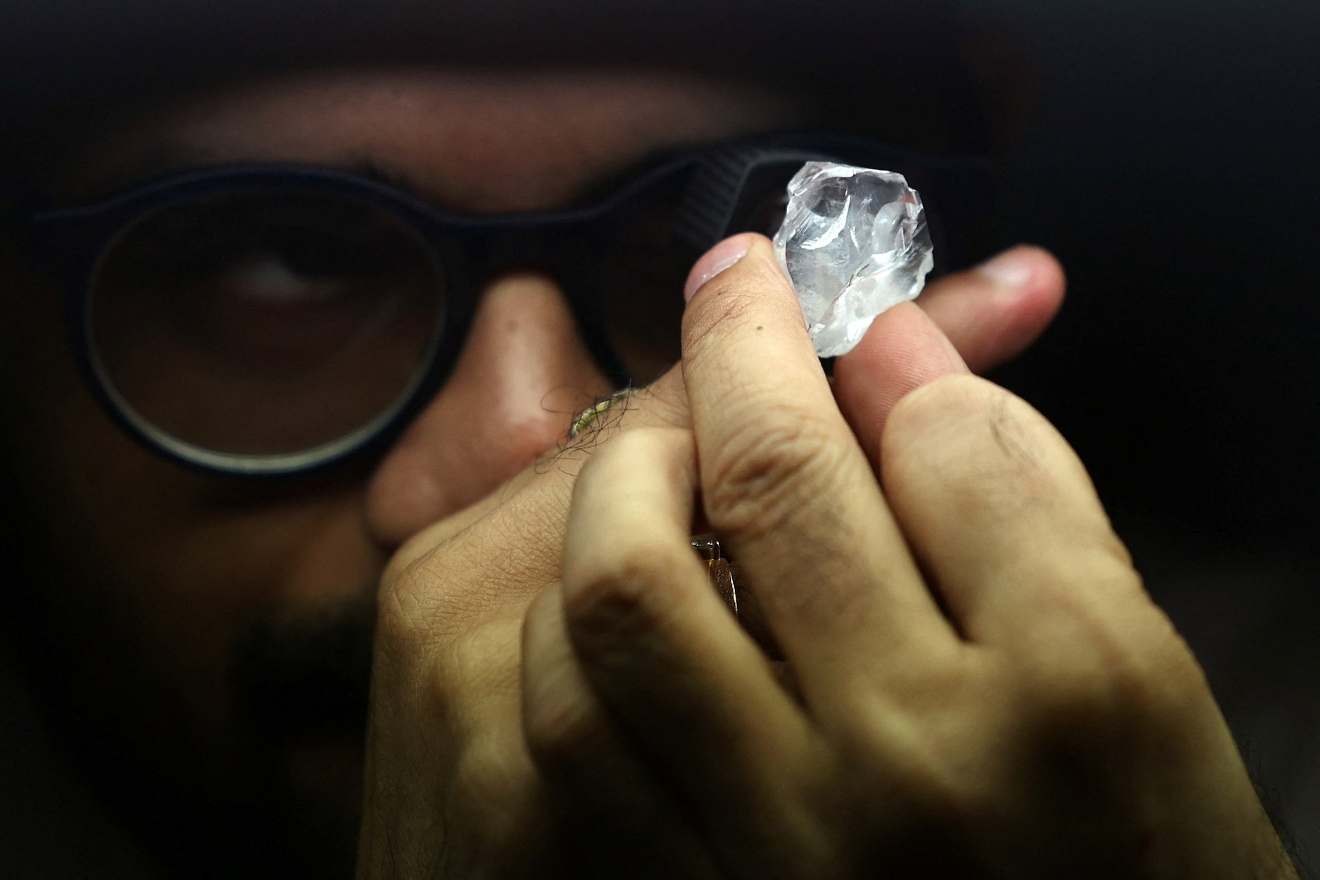 中東紛争、インド宝石輸出とダイヤ原石輸入に打撃　航空便欠航などで