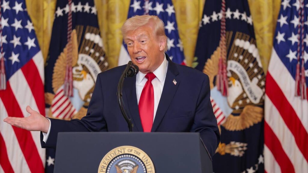 トランプ大統領、英国などに対しホルムズ海峡に軍艦を派遣するよう呼びかけ