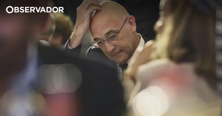 パッソス・コエーリョ氏は政界復帰の可能性を否定はしていないが、「もしそうなったとしても、それは最善の理由ではない」と警告しており、その理由はPSDが「満足していない」からだという。