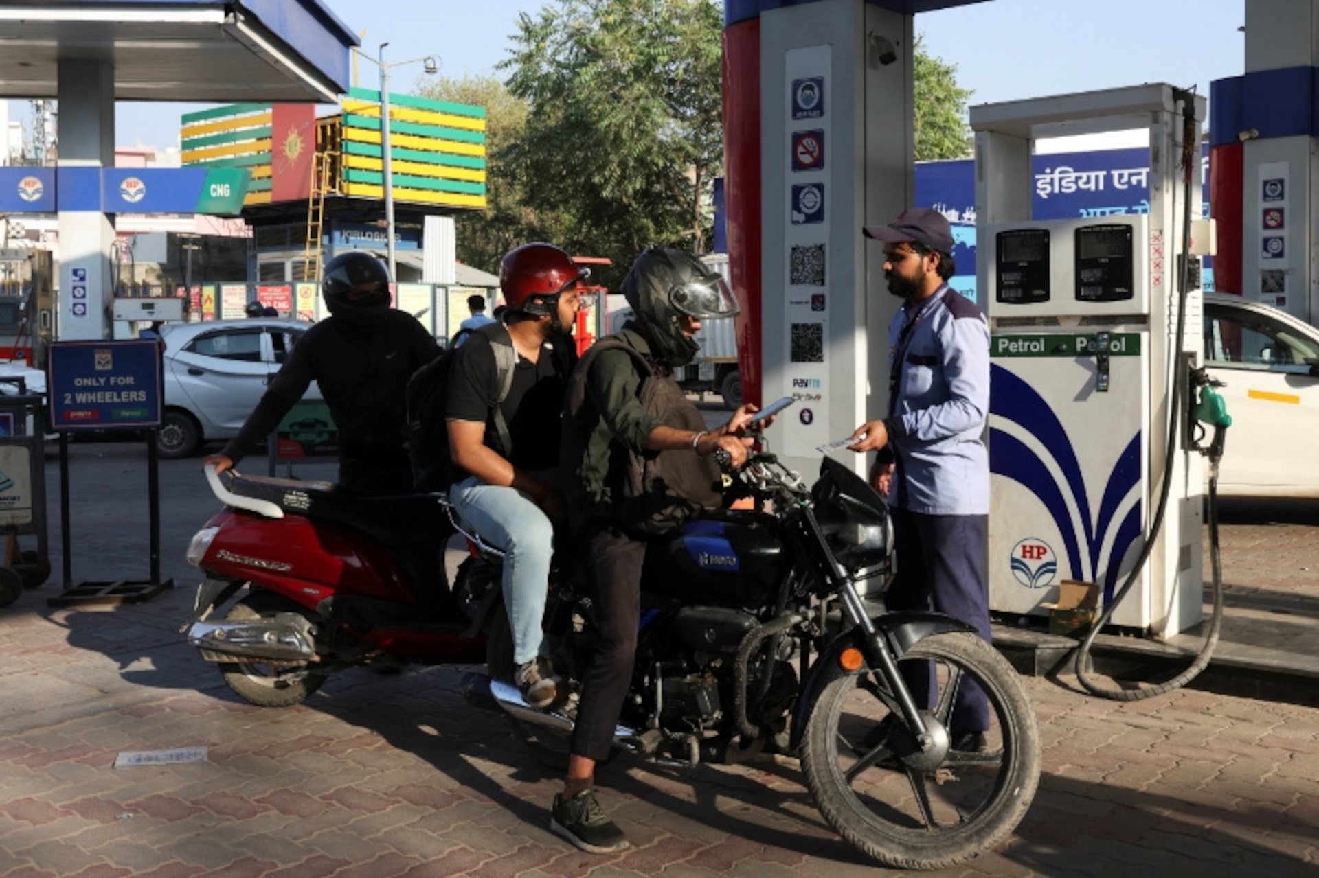 インド、「ガス不足で冷静な対応を」　消費者にエネルギー節約要請