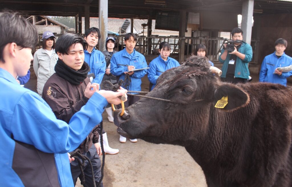 全共出場を目指す久住高原農業高生徒に卒業生らがアドバイス　立ち姿を保つこつなど伝授 - 大分のニュースなら 大分合同新聞プレミアムオンライン Gate