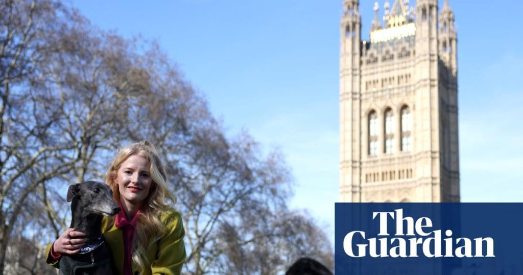 ファラージ氏は補欠選挙結果を嘲笑して「自分の英雄トランプ」を模倣していると緑の新議員が語る