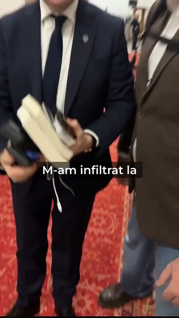 MAGA のプロパガンダをあなたのお金で