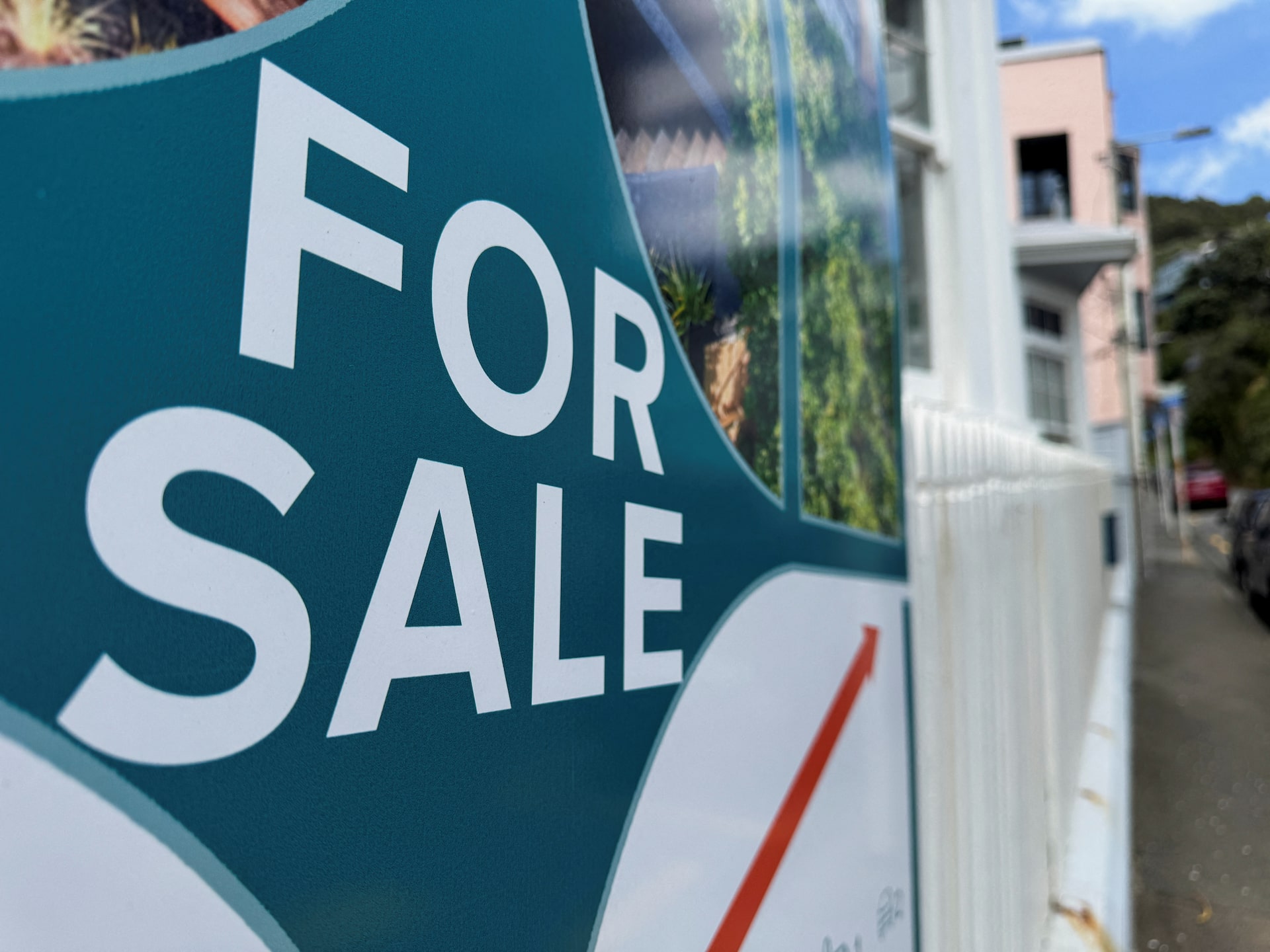 焦点:NZ、住宅価格低迷で険しい経済回復 前首相も国外移住