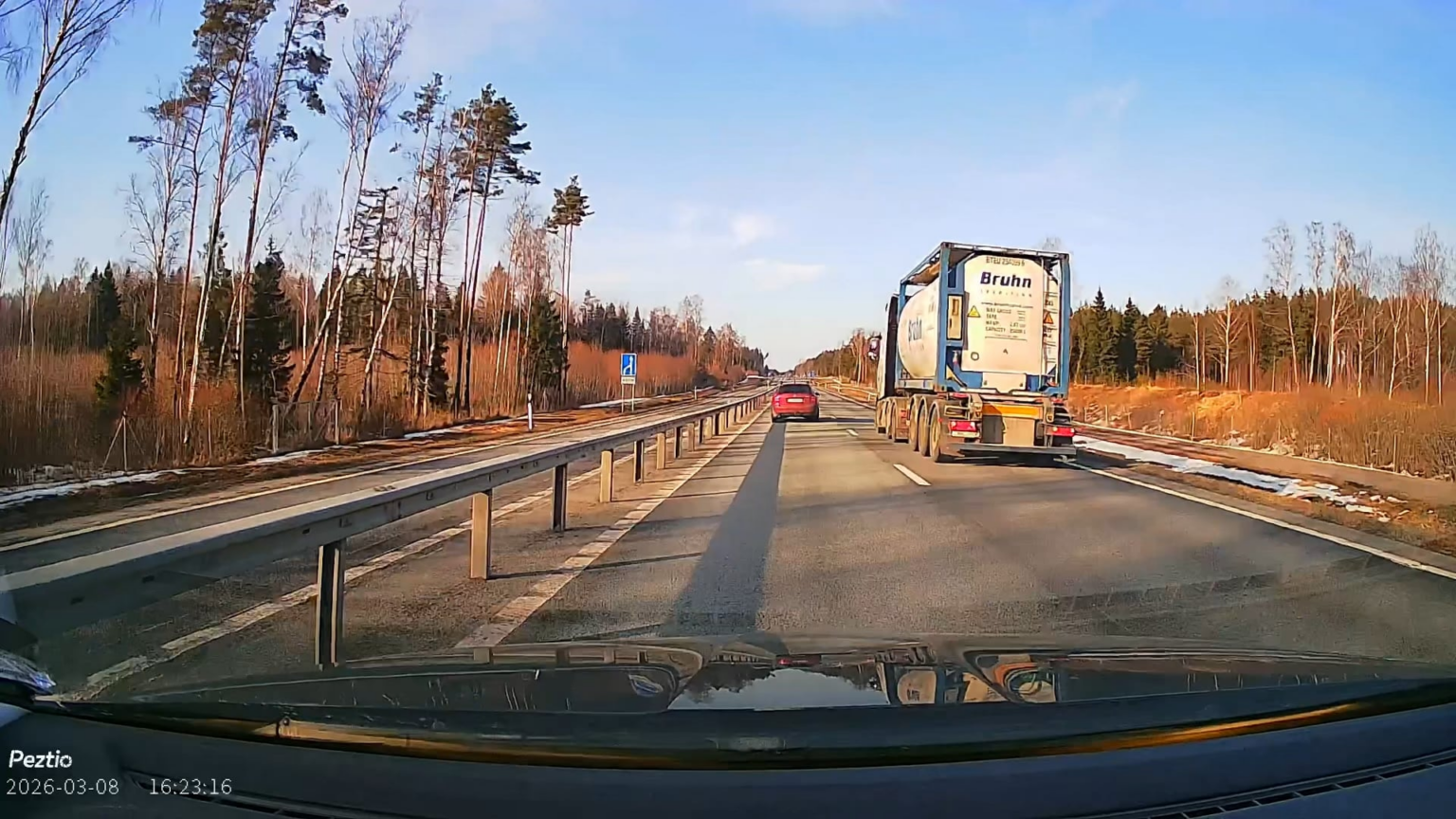 BMWのドライバーさん、こんにちは。無事に家に帰れるといいですね！