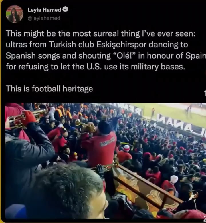 トルコのファンがスペインの歌に合わせて踊り、米軍基地を阻止するスペインの最近の決定に感謝🎉