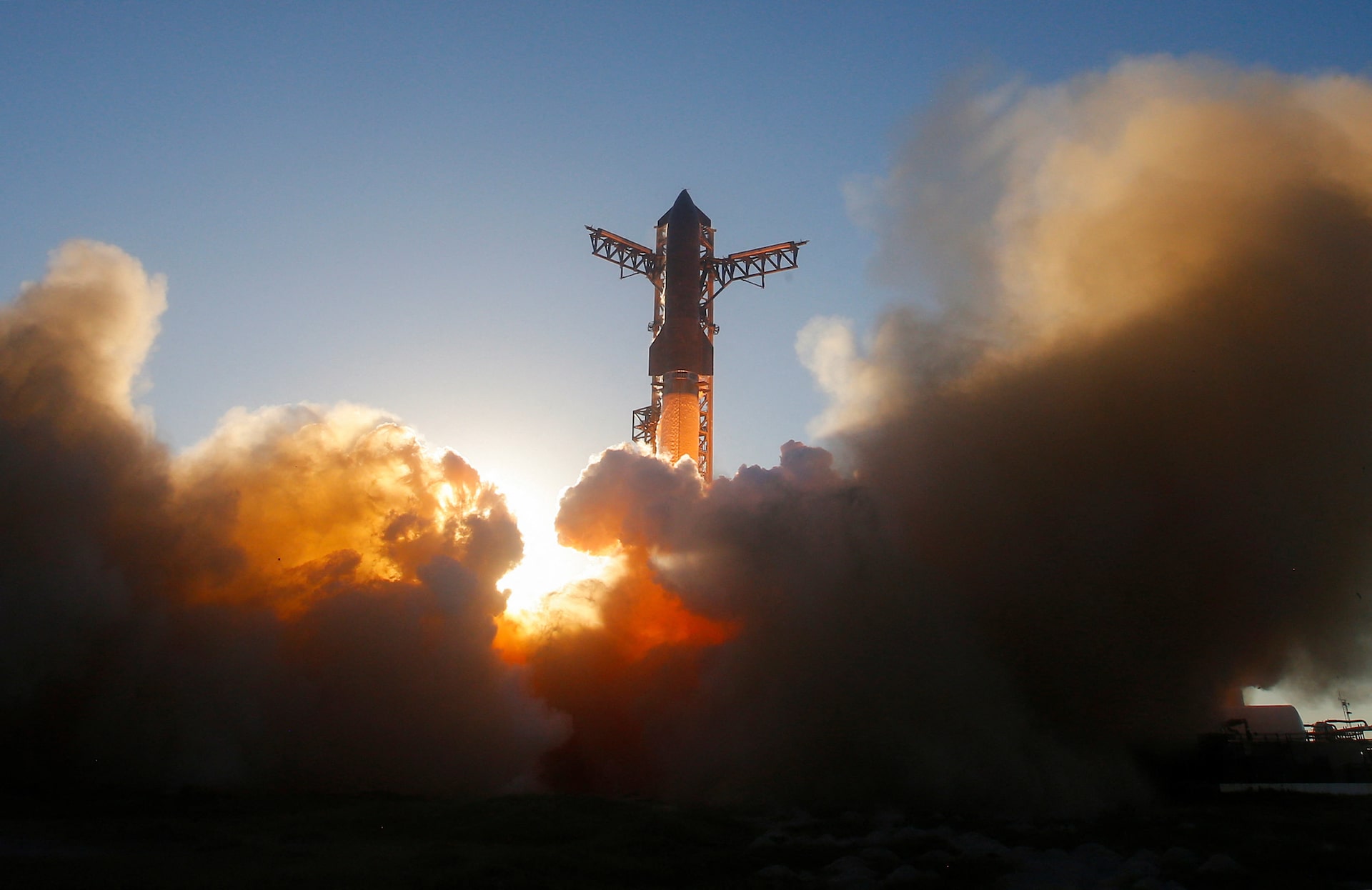 マスク氏のスペースＸ、ナスダック上場検討　早期指数採用が条件