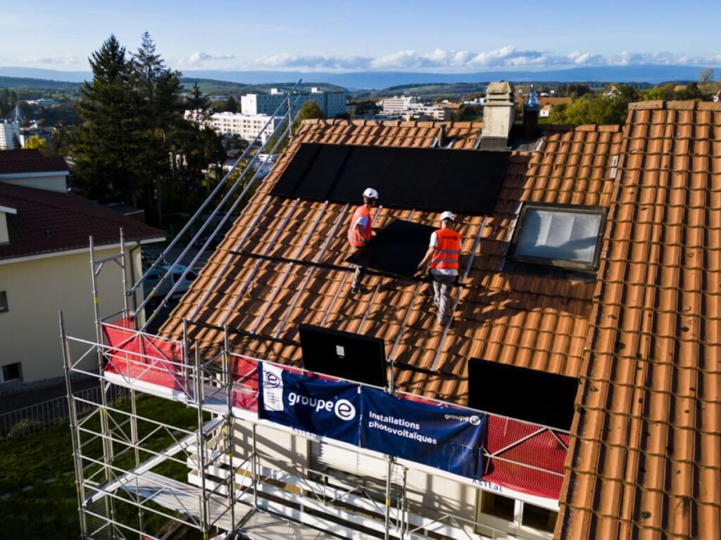 スイス政府、緑の党の太陽光発電構想を拒否