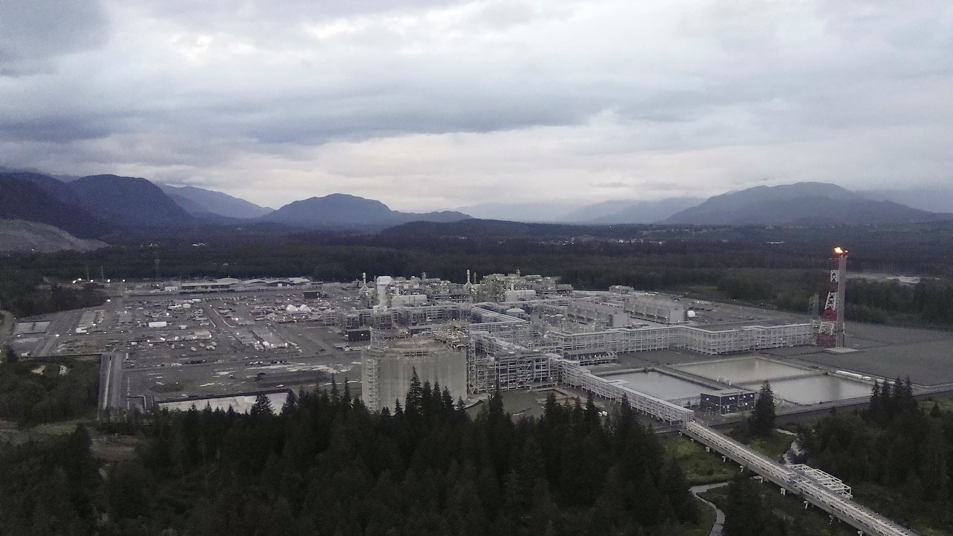 ＬＮＧカナダが増産、アジア向け輸出拡大　イラン攻撃受け商機