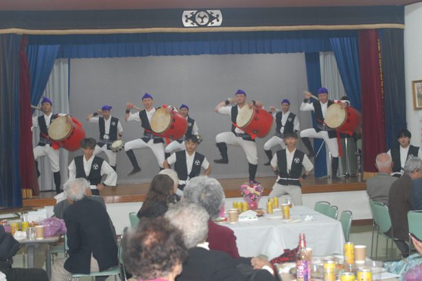 山里自治会、良い年に 沖縄市・新年会、受賞祝賀会も