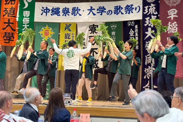 母校の歌、声合わせ 26校の卒業生が祭り