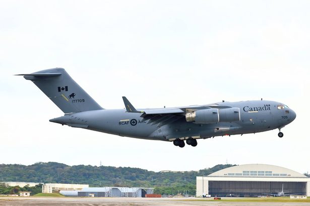 カナダ軍輸送機　嘉手納基地飛来