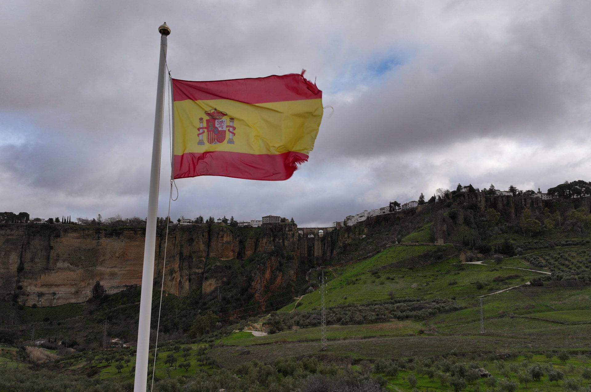 トランプ氏、スペインと全取引停止へ　イラン攻撃で基地使用拒否受け