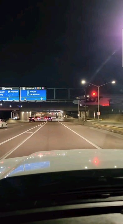 シカゴにあるポーランドの LOT 航空会社