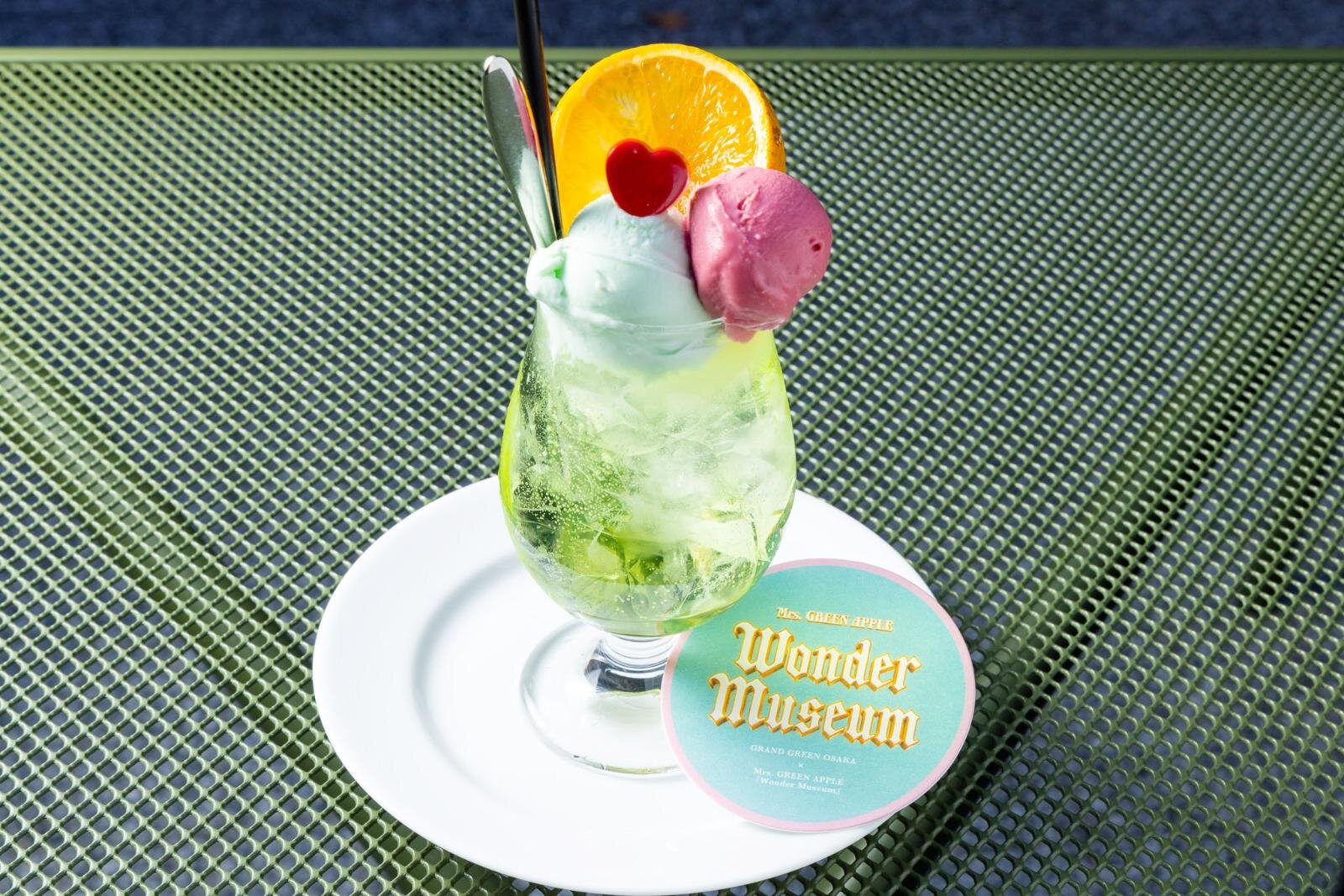 グリーンアップルクリームソーダ 1,180円 ※テイクアウト可 場所：ジュリアンシュクレアシッド／タイムアウトマーケット大阪(南館地下1階)