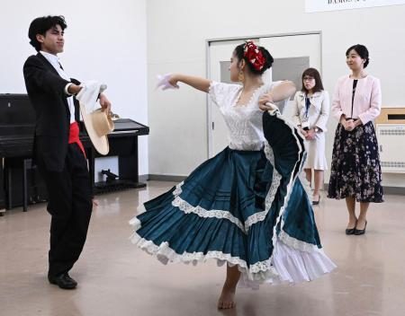 佳子さま、ブラジル人学校を視察 浜松訪問